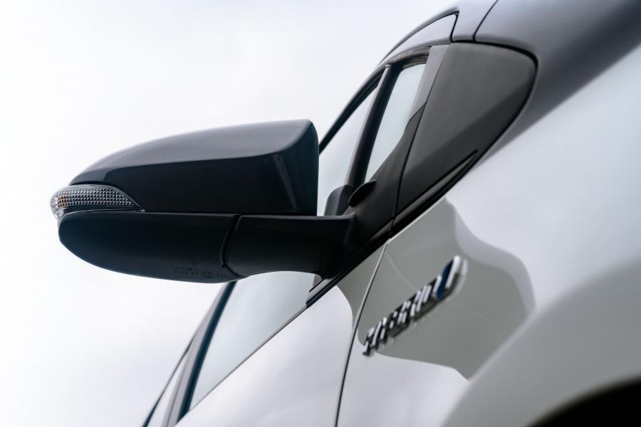 Детали экстерьера Toyota Yaris Hybrid Y20 2019 года  (UK) (фото 30 из 38)